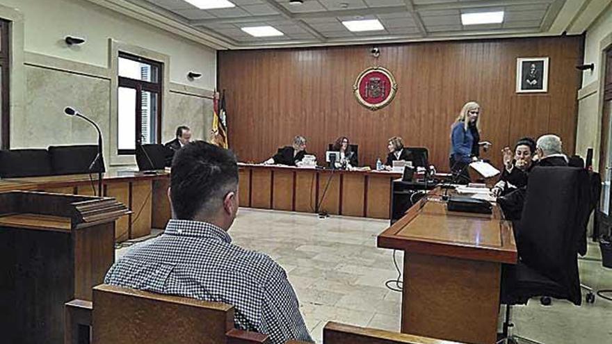 El acusado, durante el juicio celebrado en la Audiencia Provincial.