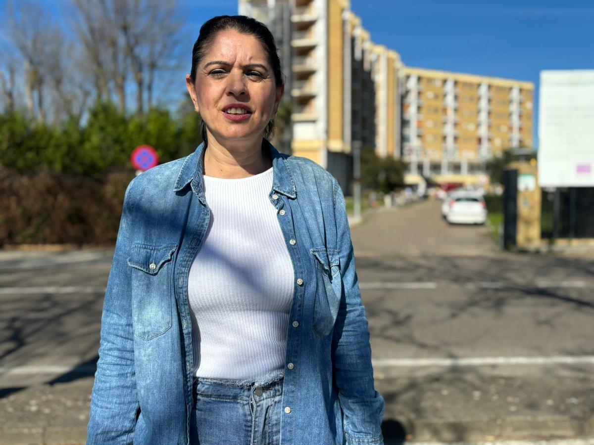 María del Carmen Vázquez, hija de una usuaria, en la residencia La Granadilla de Badajoz.