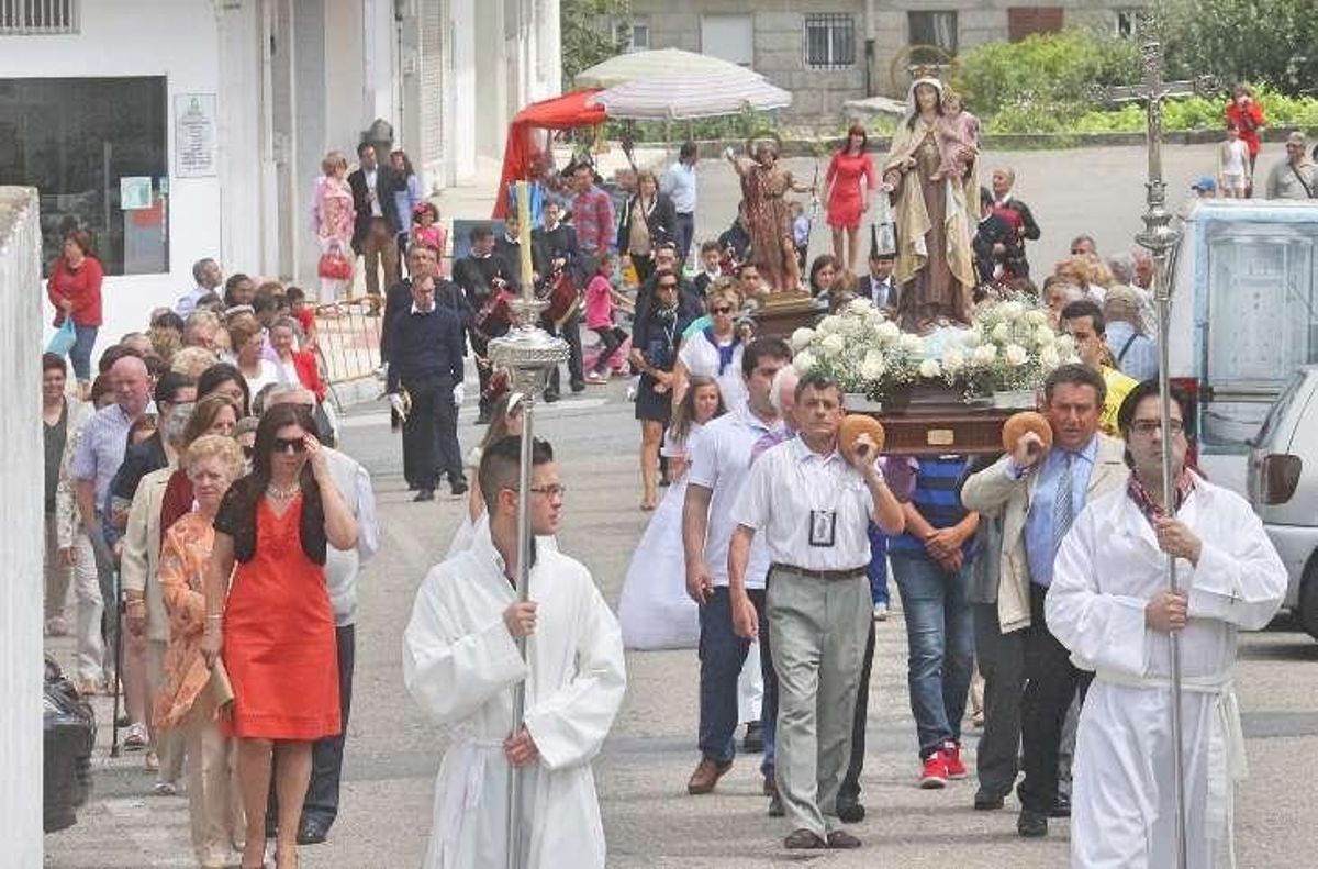 Campañó y el barrio marinense de A Cañota inician el verano con fiestas