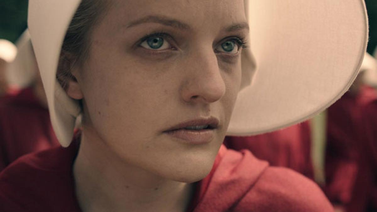 Elisabeth Moss en The handmaids' tale