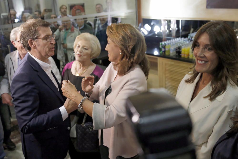 25S. Alberto Núñez Feijóo celebra con su novia, Eva Cárdenas, los resultados de las elecciones gallegas