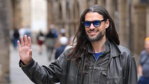 Oliver Laxe visita Santiago de Compostela tras ganar el premio del Jurado de Cannes el 26 de mayo de 2025, en Galicia (España).