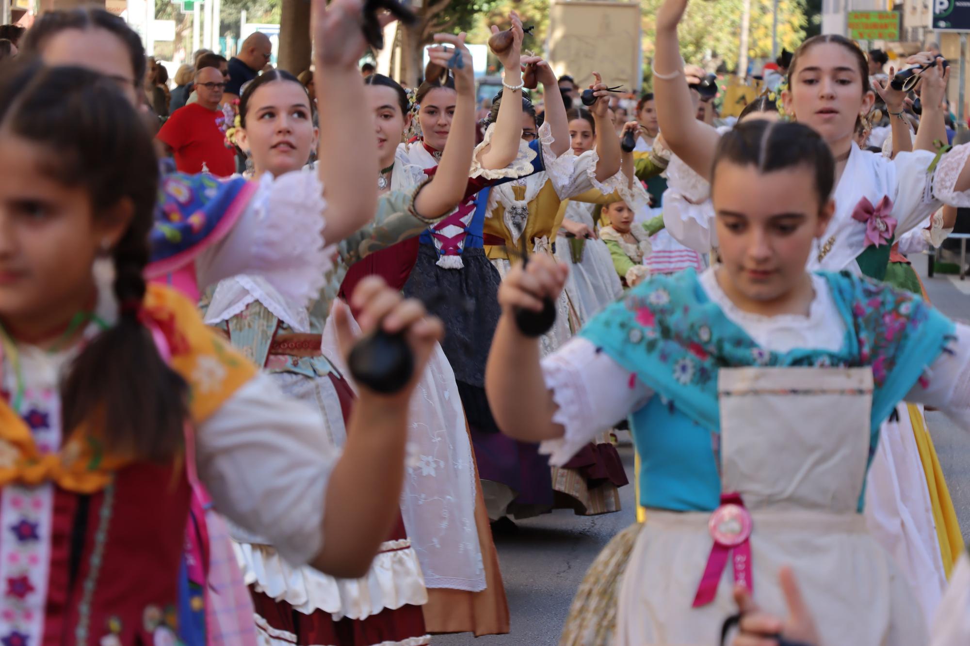 Así ha sido el esperado Pregonet que ha inundado de color las calles de Castellón