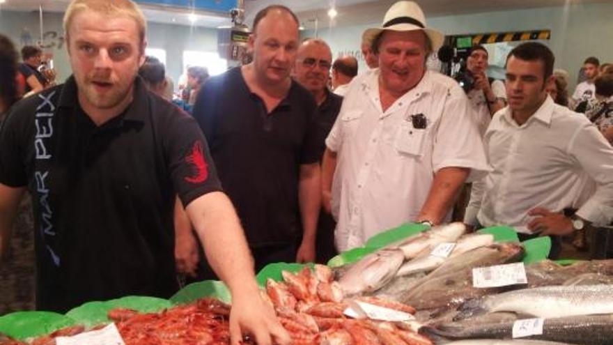 L&#039;actor francès Gérard Depardieu visitant el mercat