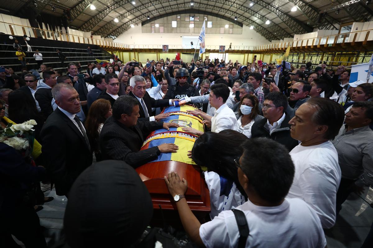 Quito despide al candidato asesinado Fernando Villavicencio