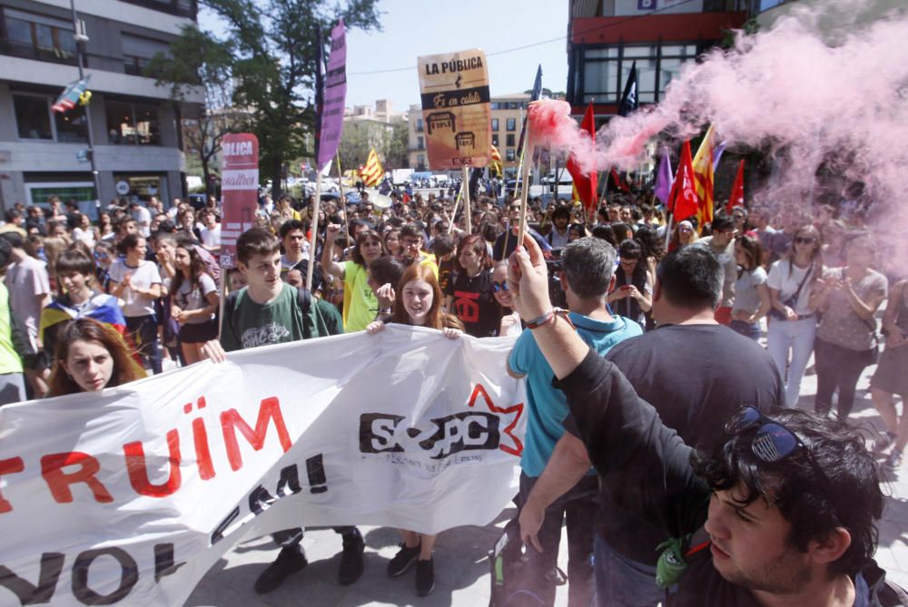 Manifestació d''estudiants universitaris a Girona