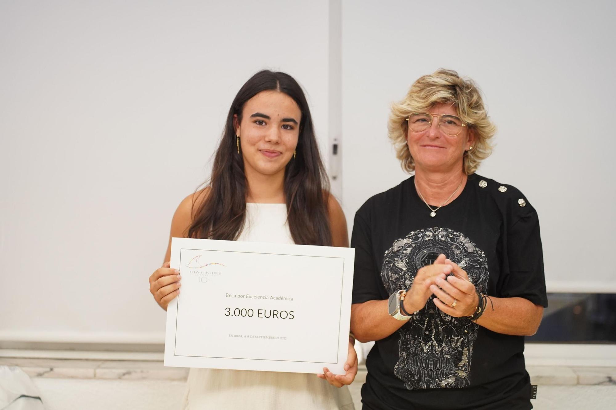 La Fundación Vilás reparte 35.000 euros en becas para estudiantes pitiusos