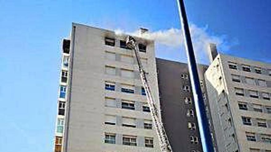 El edificio incendiado.