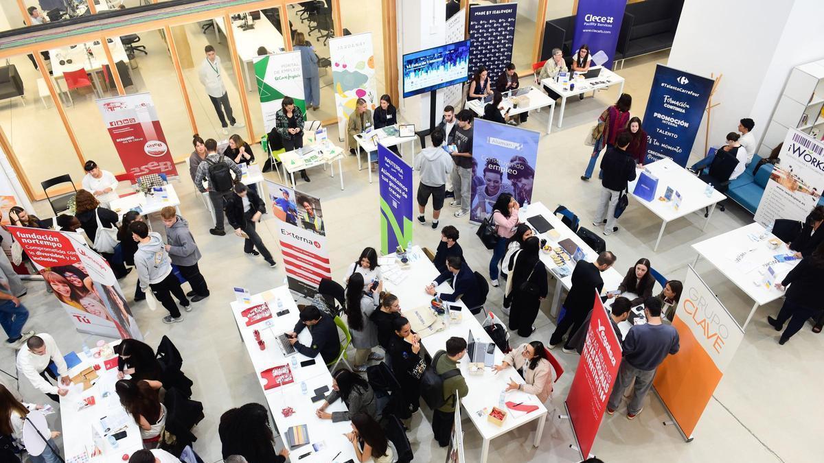 Imagen de una feria de empleo celebrada en la Ciudad de las TIC