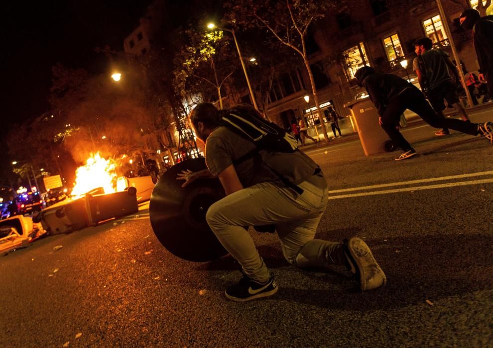 Cargas policiales en la Delegación del Gobierno