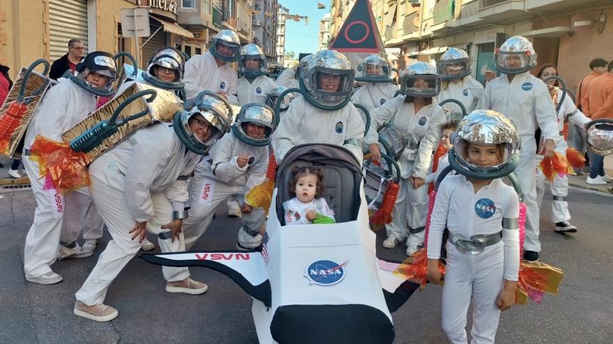Así ha sido la Cavalcada del Ninot que por fin se ha celebrado en Oliva