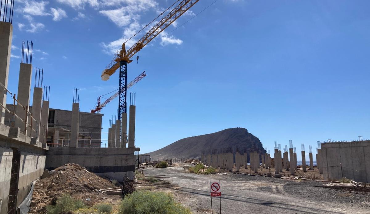 Status of the construction works of a luxury hotel in La Tejita, on the coast of Granadilla de Abona.