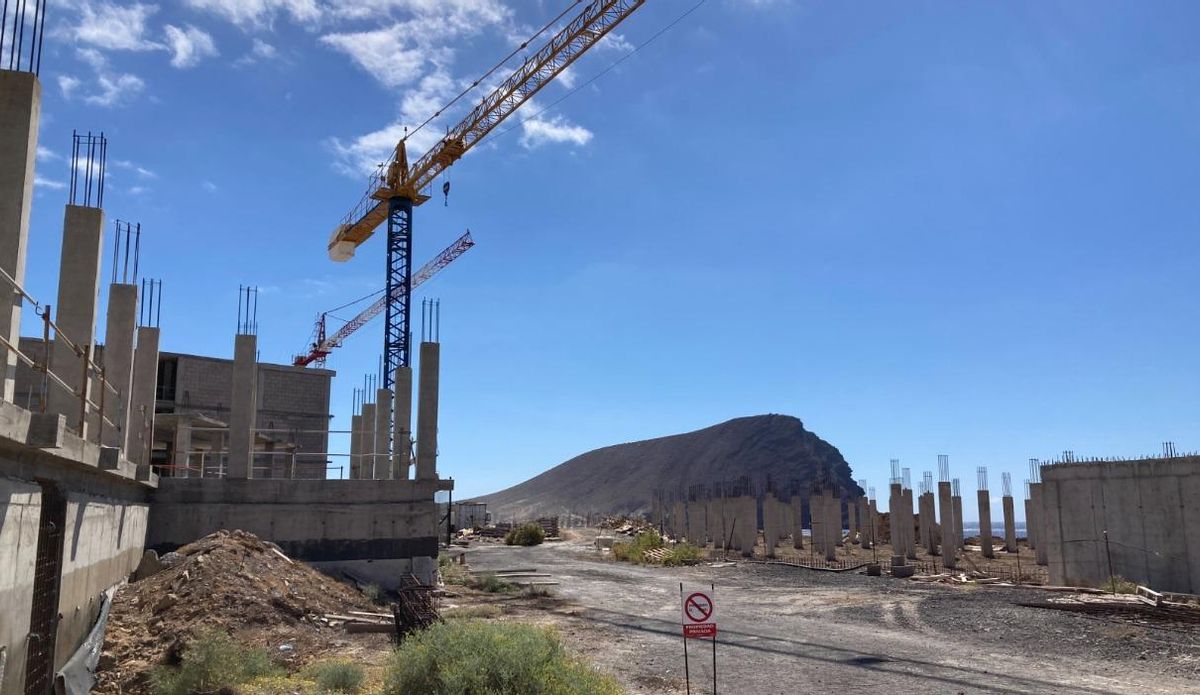 Status of the construction works of a luxury hotel in La Tejita, on the coast of Granadilla de Abona.