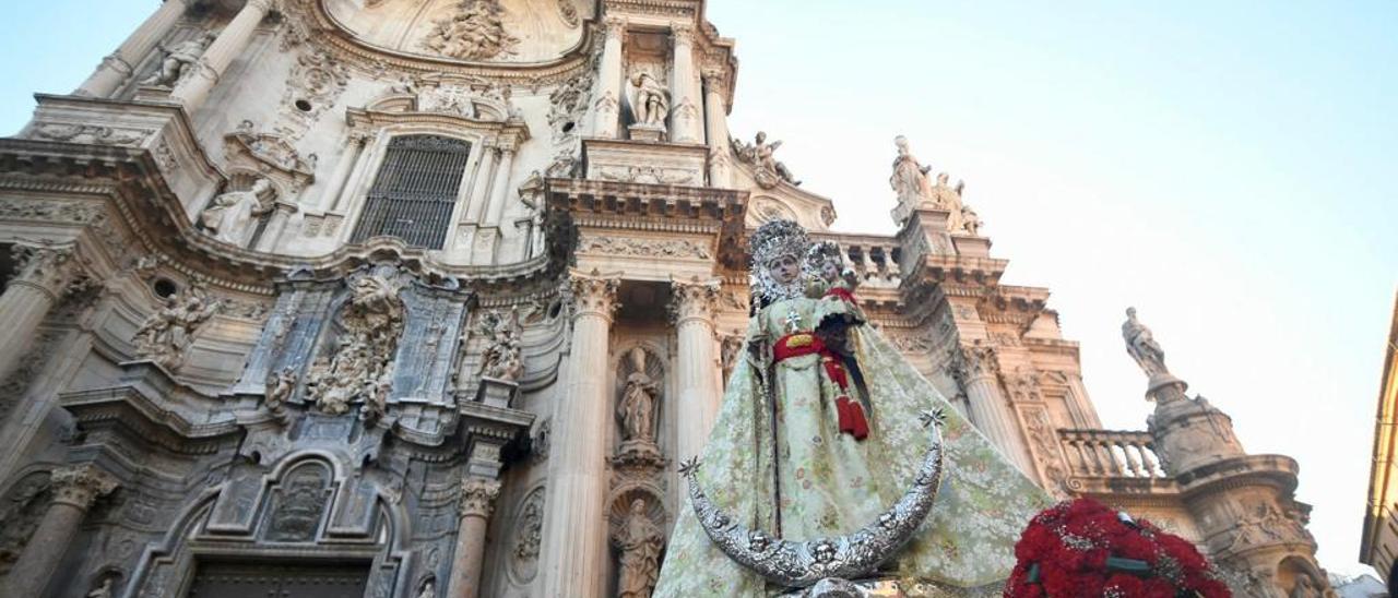 La Fuensanta, a su salida esta mañana de la Catedral de Murcia.