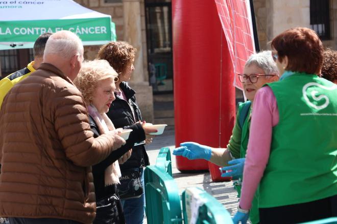 GALERÍA | Sopas de ajo solidarias