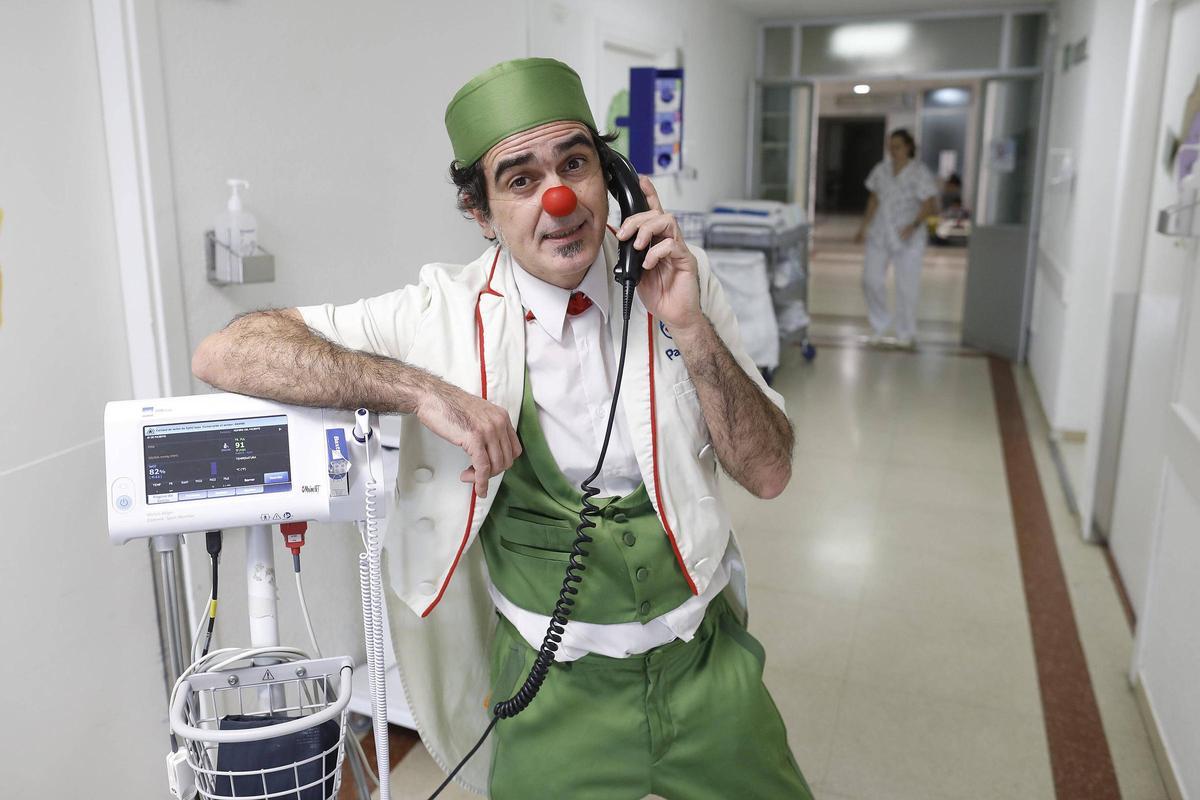 Marc Rodrigo abans de visitar els nens del Trueta