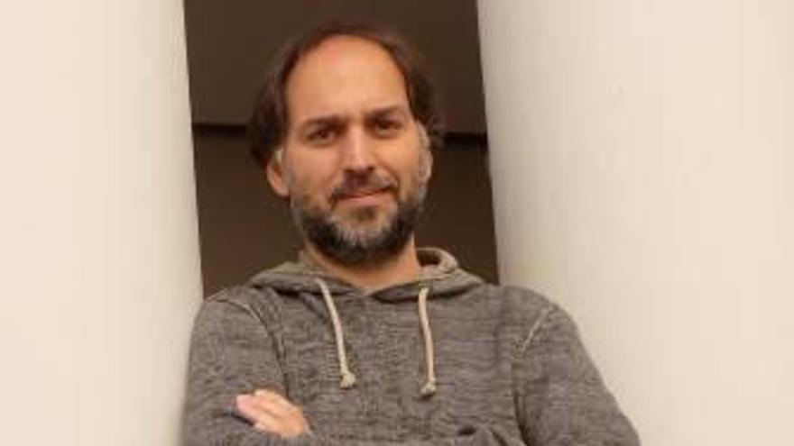 Agustí Franch (Manresa, 1976) és narrador, guionista i dramaturg