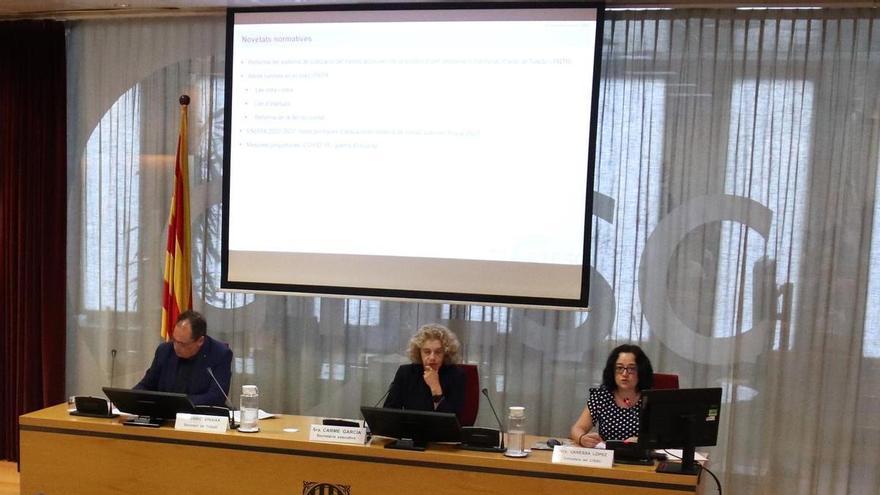 Enric Vinaixa, Carme Garcia i Vanessa López, en la presentació de l'informe l del Consell de Treball, Econòmic i Social de Catalunya (