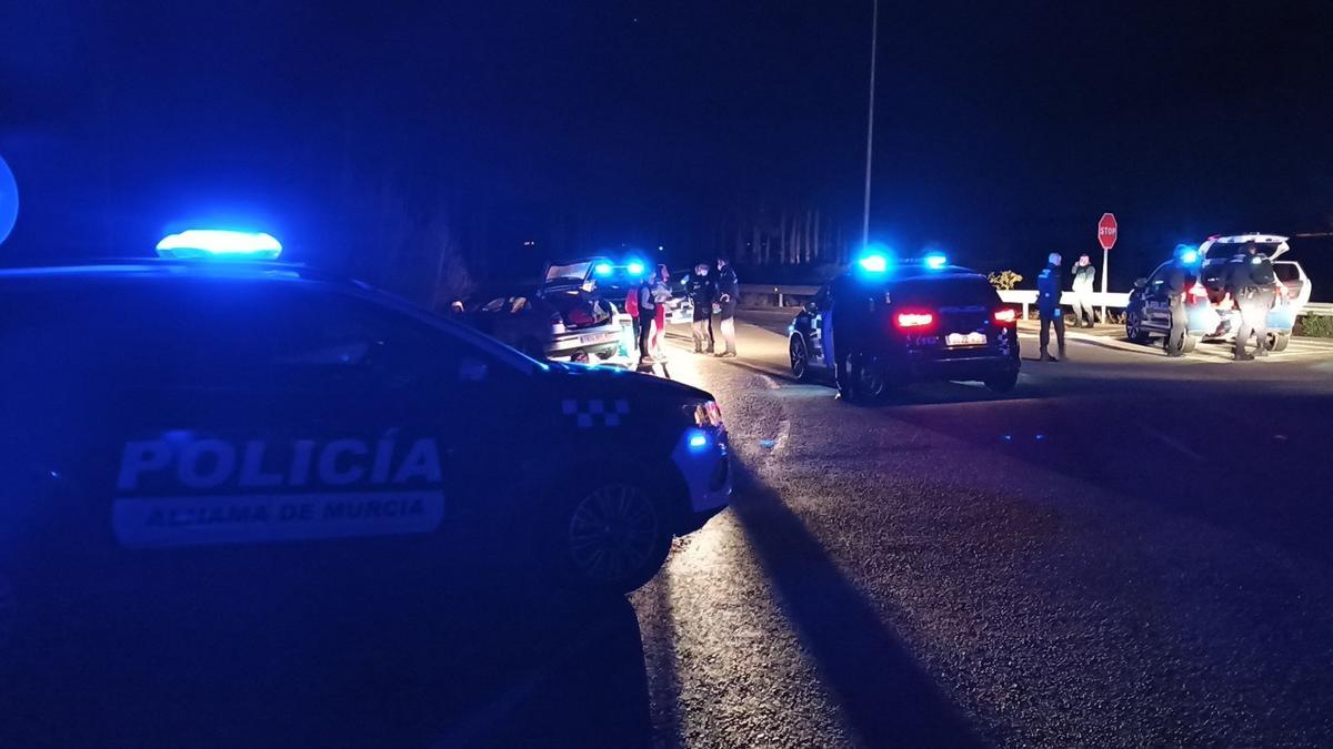 Policía en el lugar del accidente.