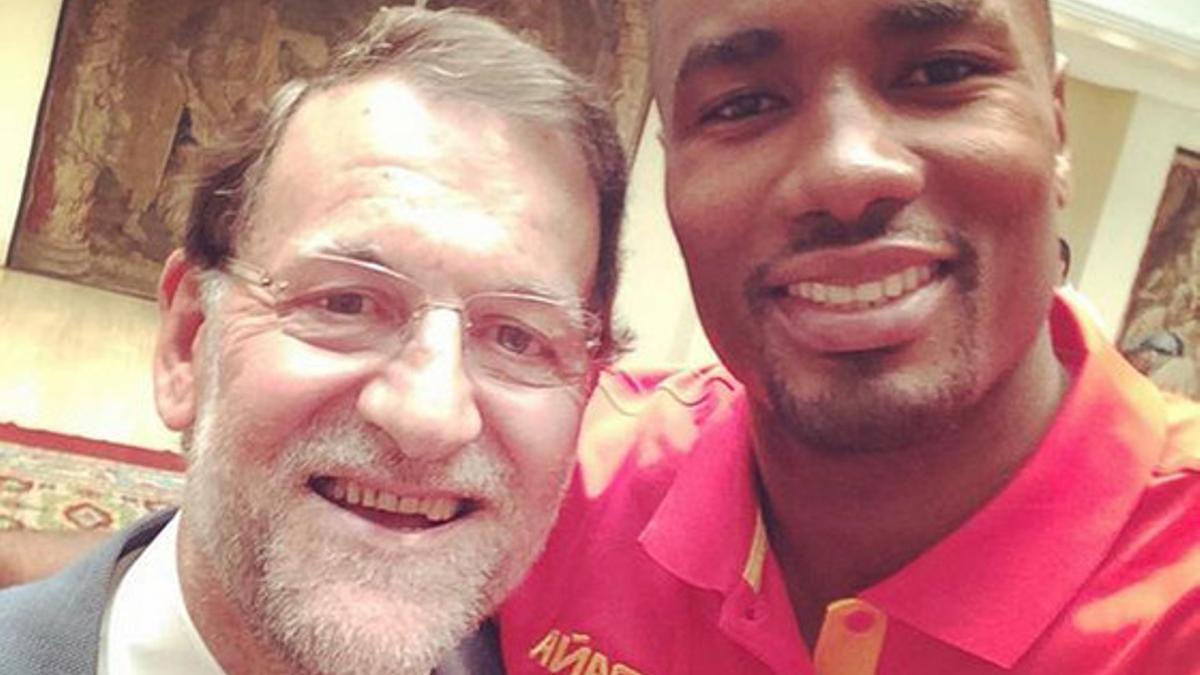 Serge Ibaka ha protagonizado con mariano Rajoy la anécdota de la visita de la selección a la Moncloa