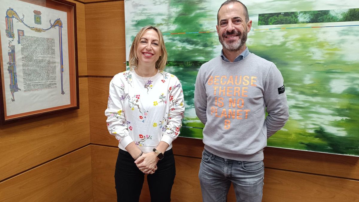 Susana Madera y Ángel García, durante la presentación de los contratos en prácticas para jóvenes.