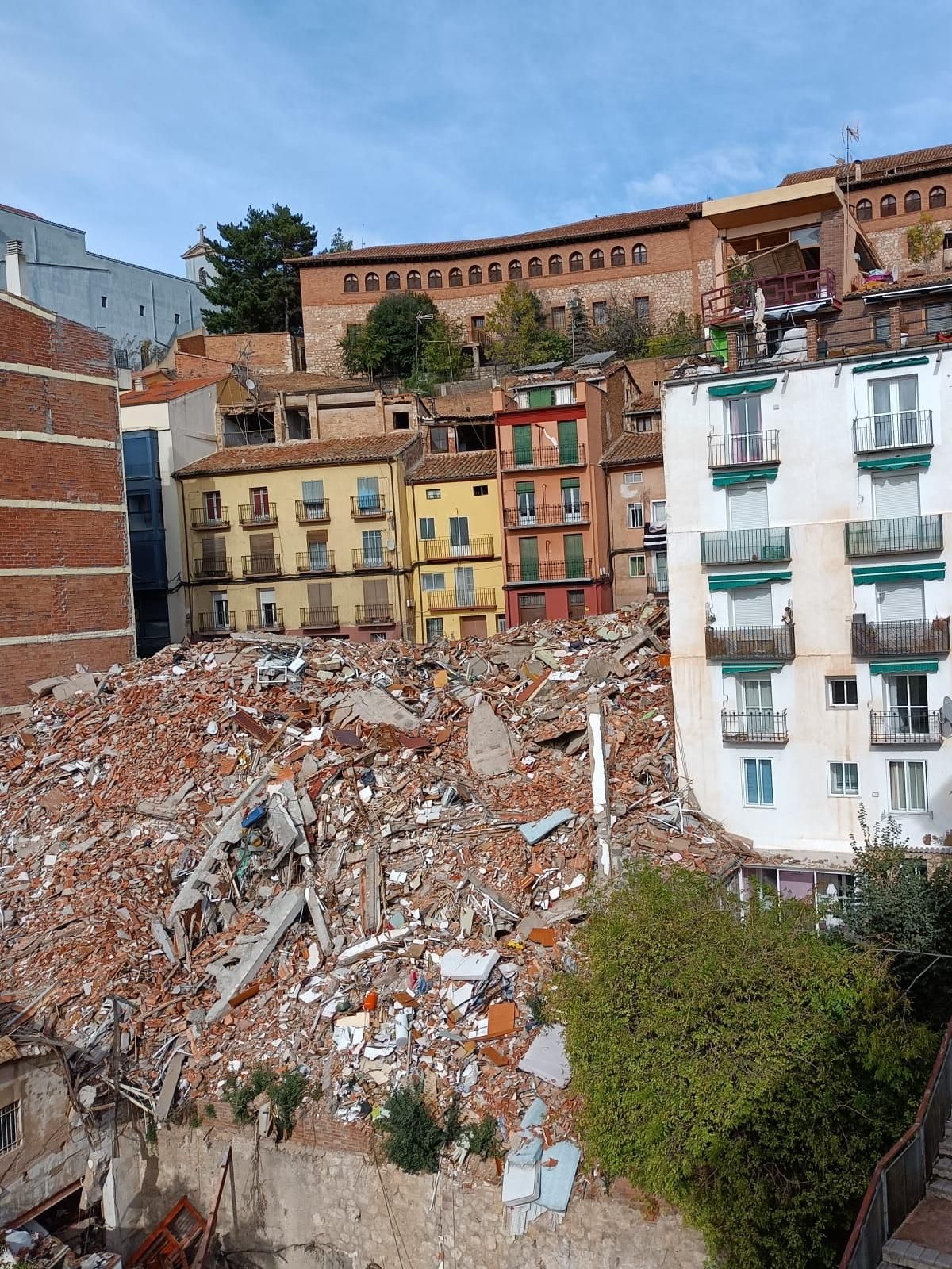 El estado actual del edificio derrumbado en la calle San Francisco de Teruel.