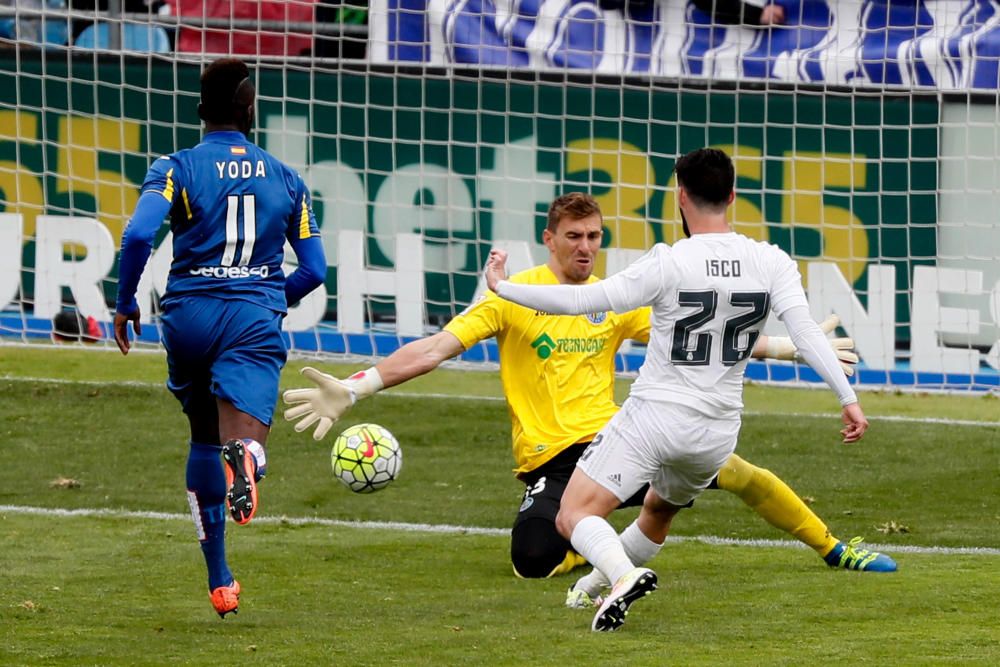 Imágenes del partido entre Getafe y Real Madrid en el Coliseum.