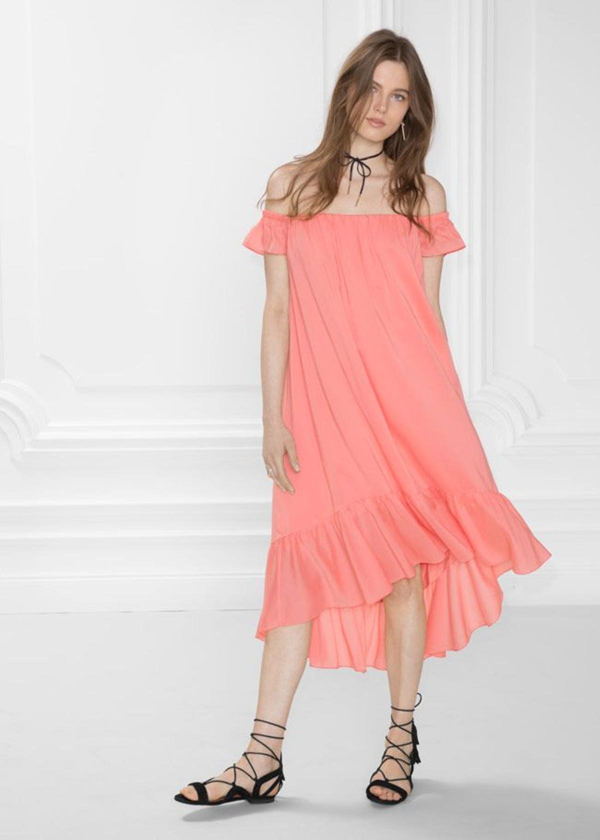 Moda 'living coral': vestido vaporoso