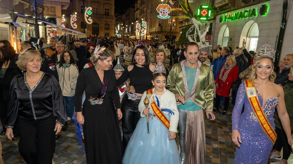 A la alcaldesa de Cartagena, Noelia Arroyo le gusta participar en la fiesta «porque contagia alegría».