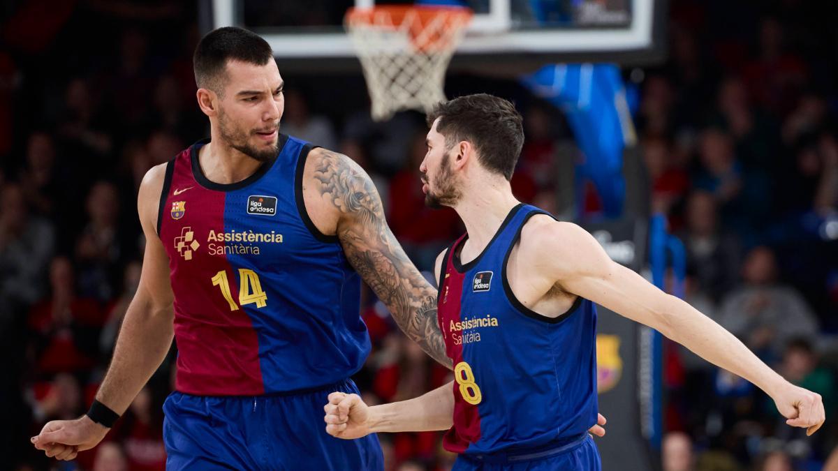 Willy Hernangómez y Darío Brizuela, tras una buena acción