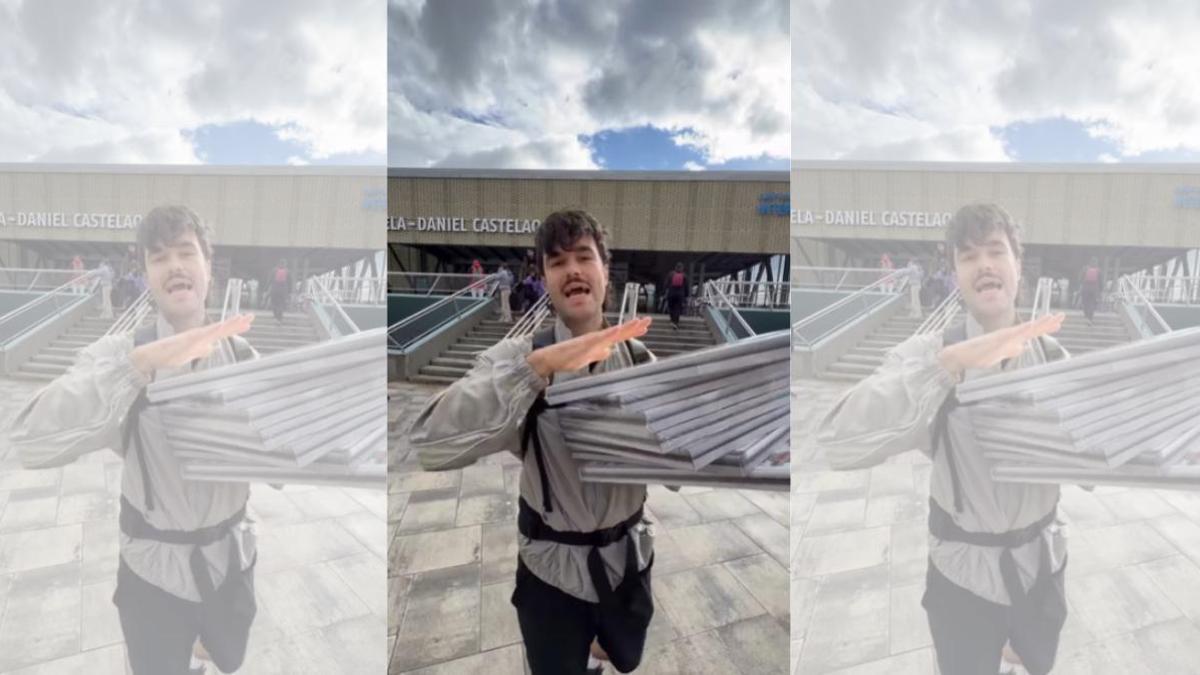 El influencer Peldanyos frente a la intermodal de Santiago