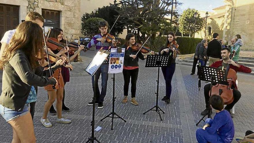 Los jóvenes músicos salen a la calle