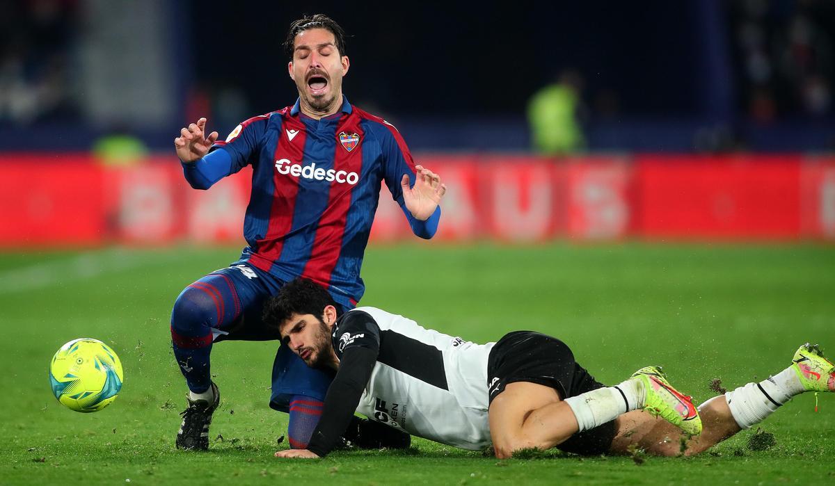 Las Imágenes del Derbi entre Levante UD y Valencia CF en el Ciutat ...