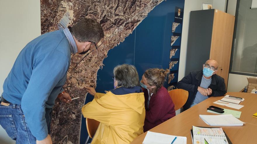 El voluntariado ambiental de El Campello actúa en el río Seco, en la zona verde de El Poblet y en el mercadillo