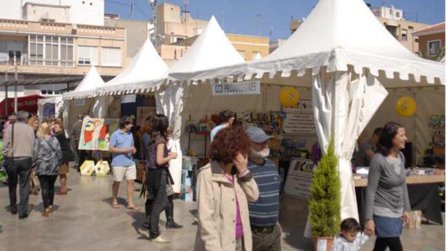 El buen tiempo anima la feria &quot;outlet&quot;