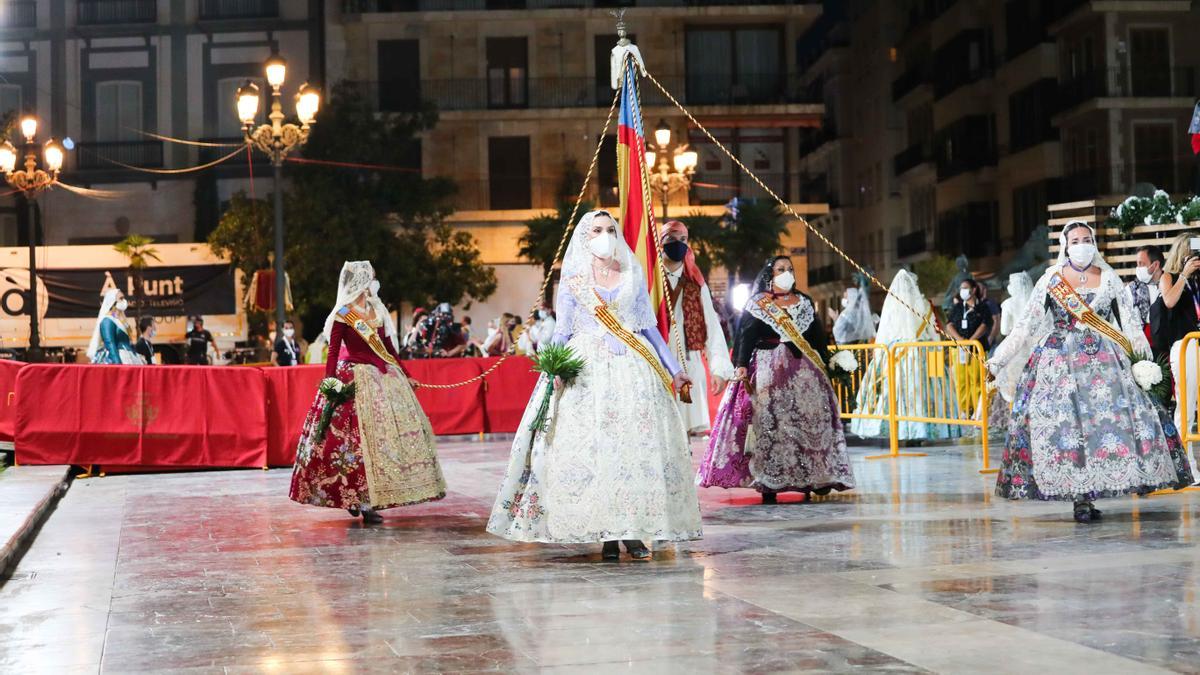 Búscate en el primer día de la ofrenda por la Calle Caballeros de las 21:00 a las 22:00