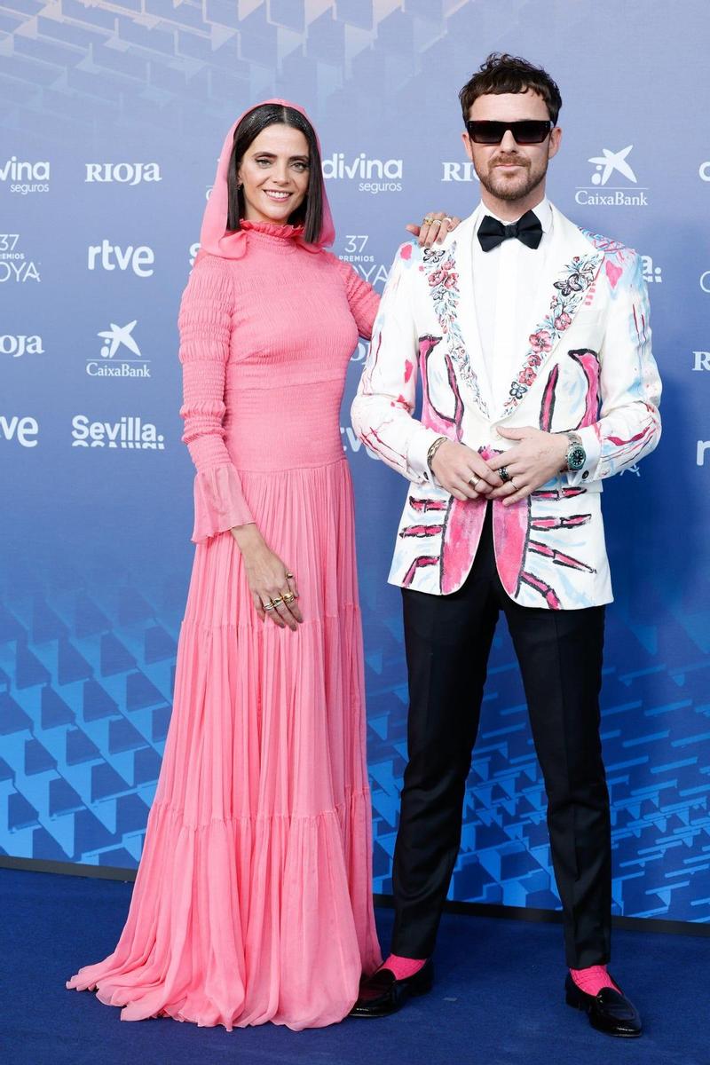 Macarena Gómez, con un vestido rosa con capucha de  Teresa Helbig