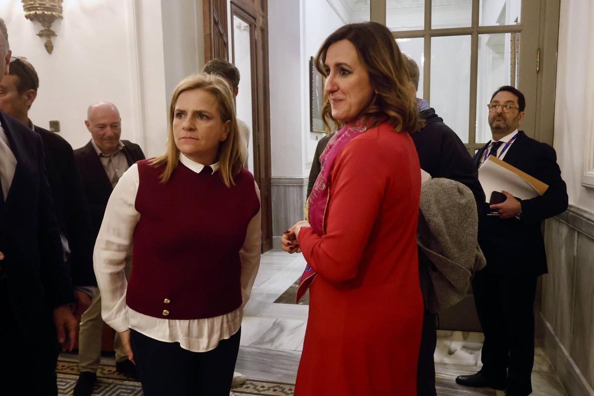 Pilar Bernabé y María José Catalá, ayer.