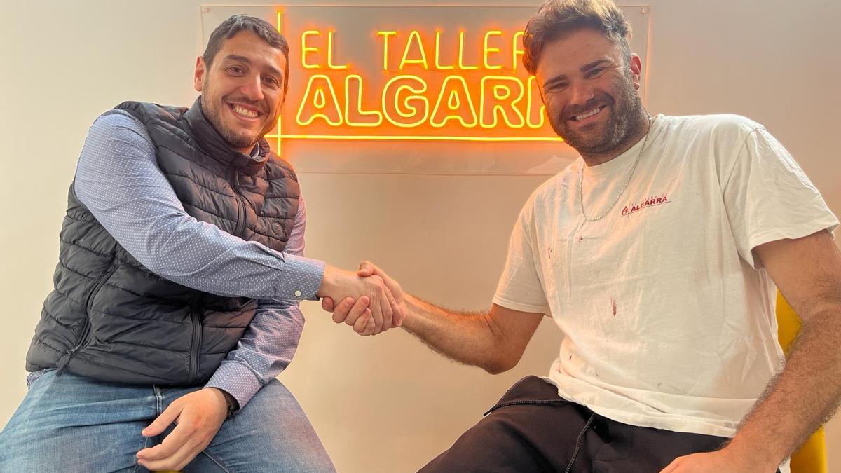 Reina Paz firma con Manuel Algarra Viguer