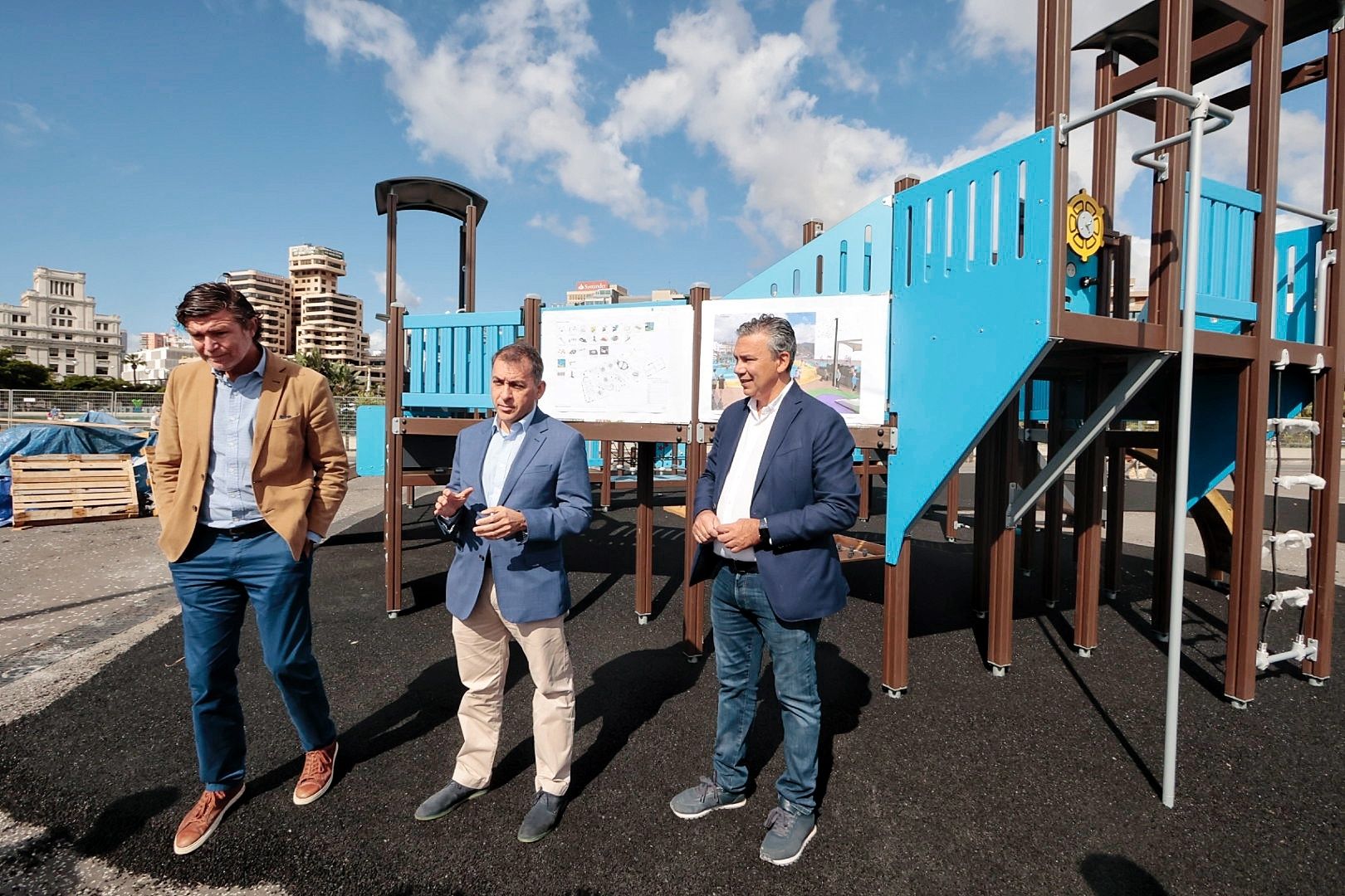 Visita institucional parque infantil Gesta, plaza España, Santa Cruz