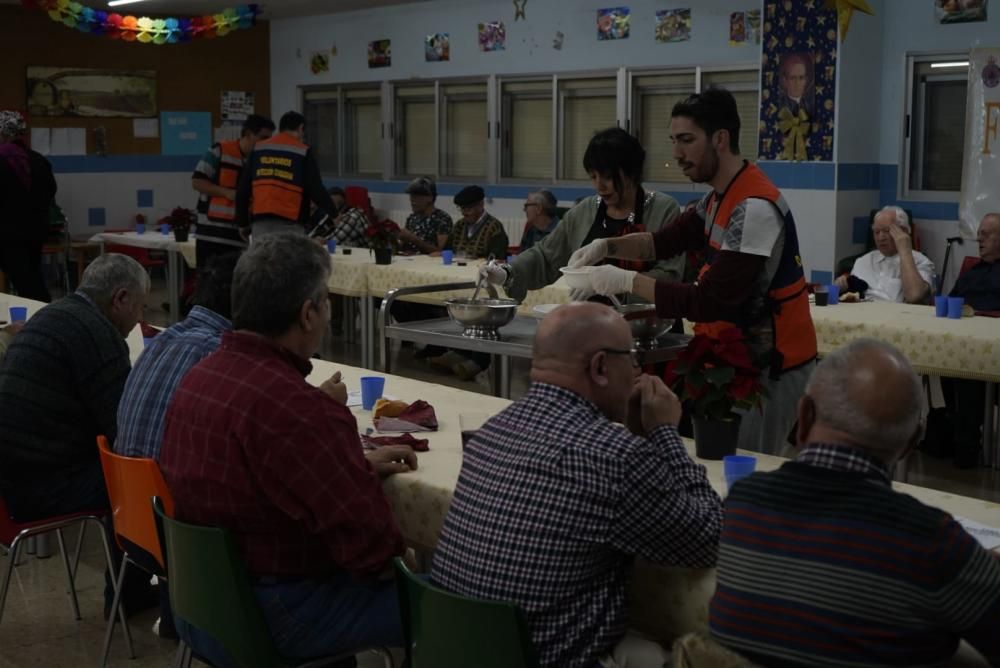 La cena solidaria de Nochebuena, en imágenes.