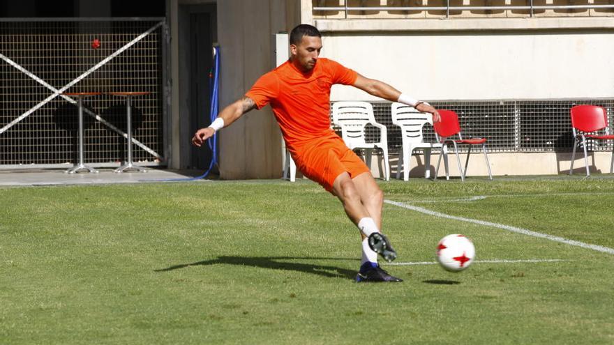 Simón entrena con el Murcia.