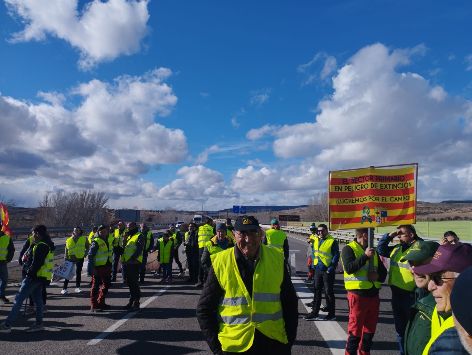 EN IMÁGENES | Alrededor de 200 agricultores y ganaderos protestan en el centro de Teruel