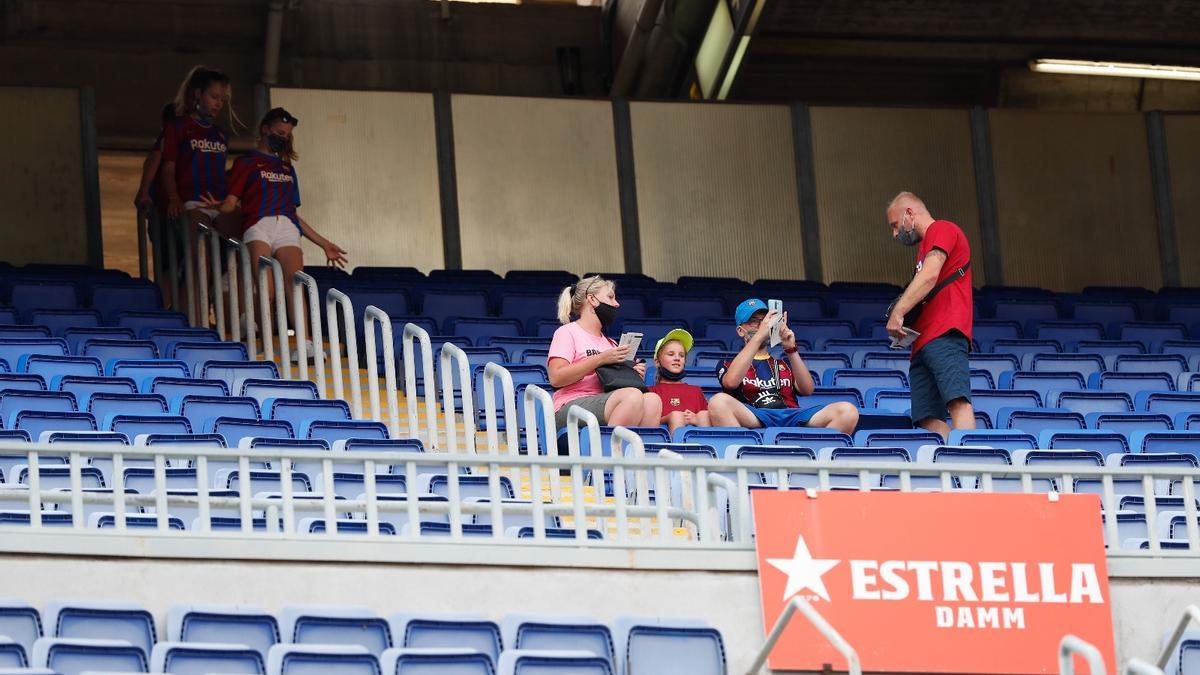 Las mejores imágenes del regreso del público al Camp Nou antes del Barça-Real Sociedad