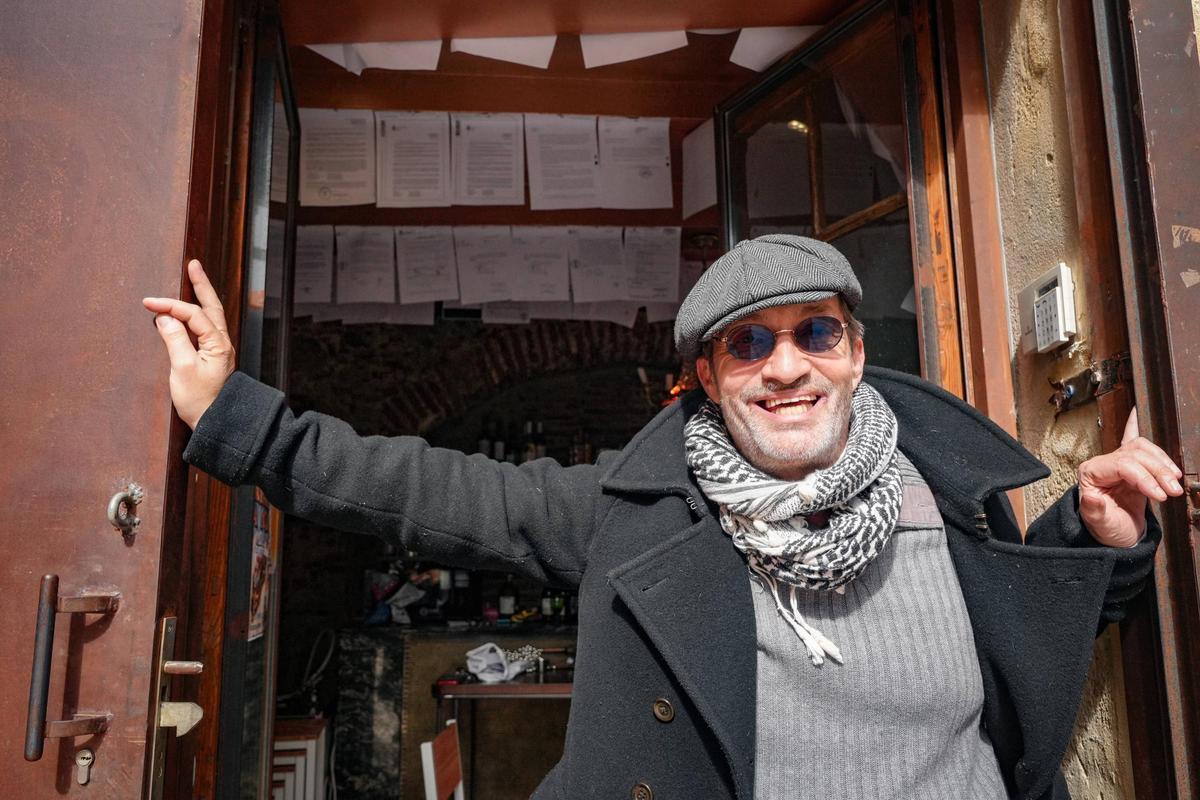 Julián Monge en su negocio de Moreno Zancudo.