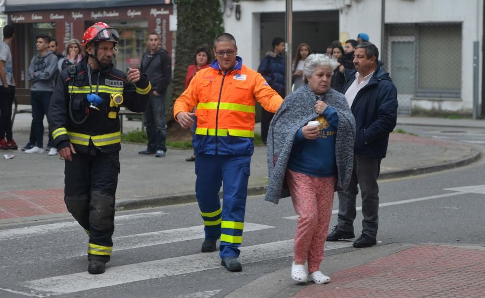 Un incendio obliga a desalojar un edificio