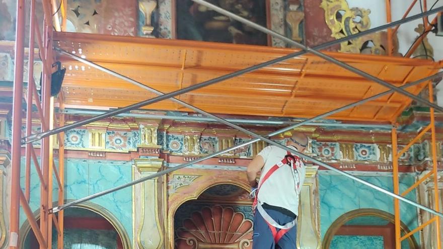 Trabajos de rehabilitación de un retablo en la Iglesia de Ntra. Sra. de la Asunción en San Sebastián de La Gomera. | | E.D.