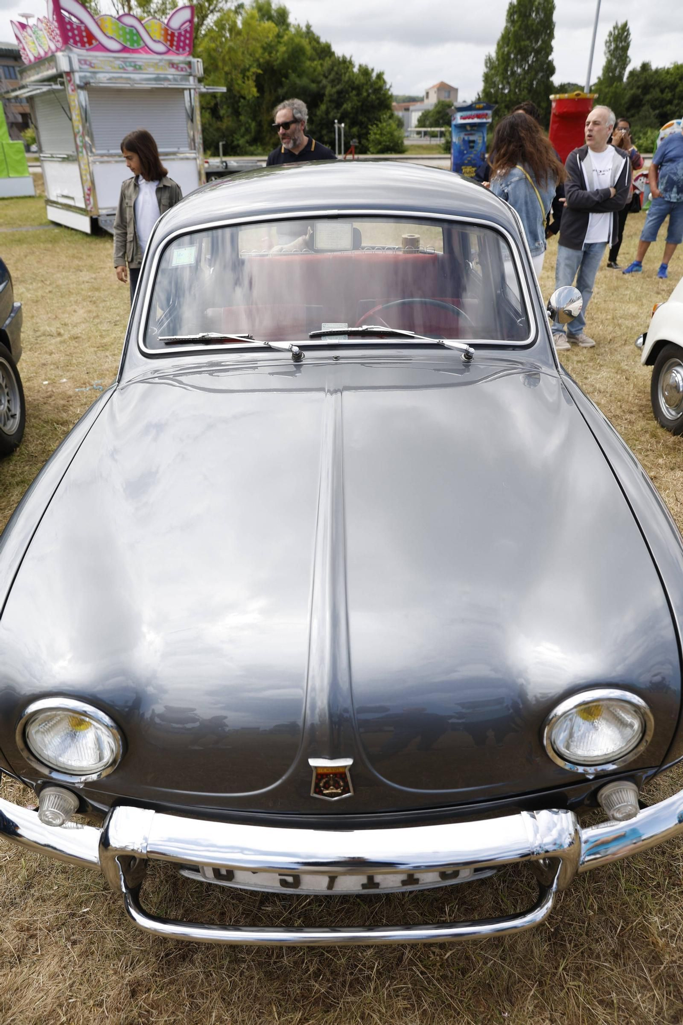 La exposición de coches clásicos en Cabueñes, en imágenes