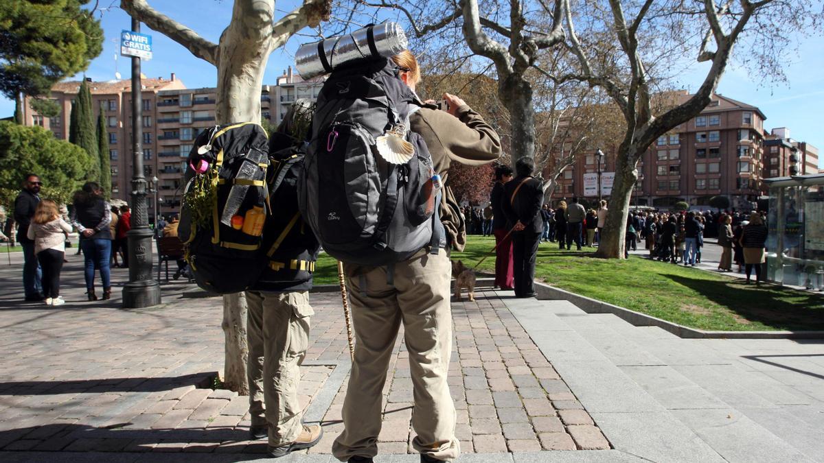 Unos turistas por Valladolid.