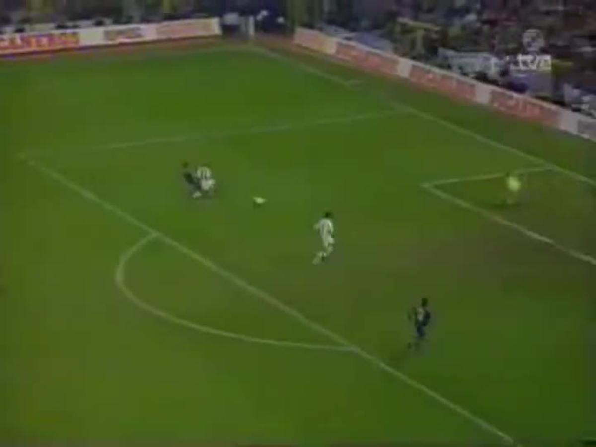 Gol de Giovanni, amb botifarra inclosa.